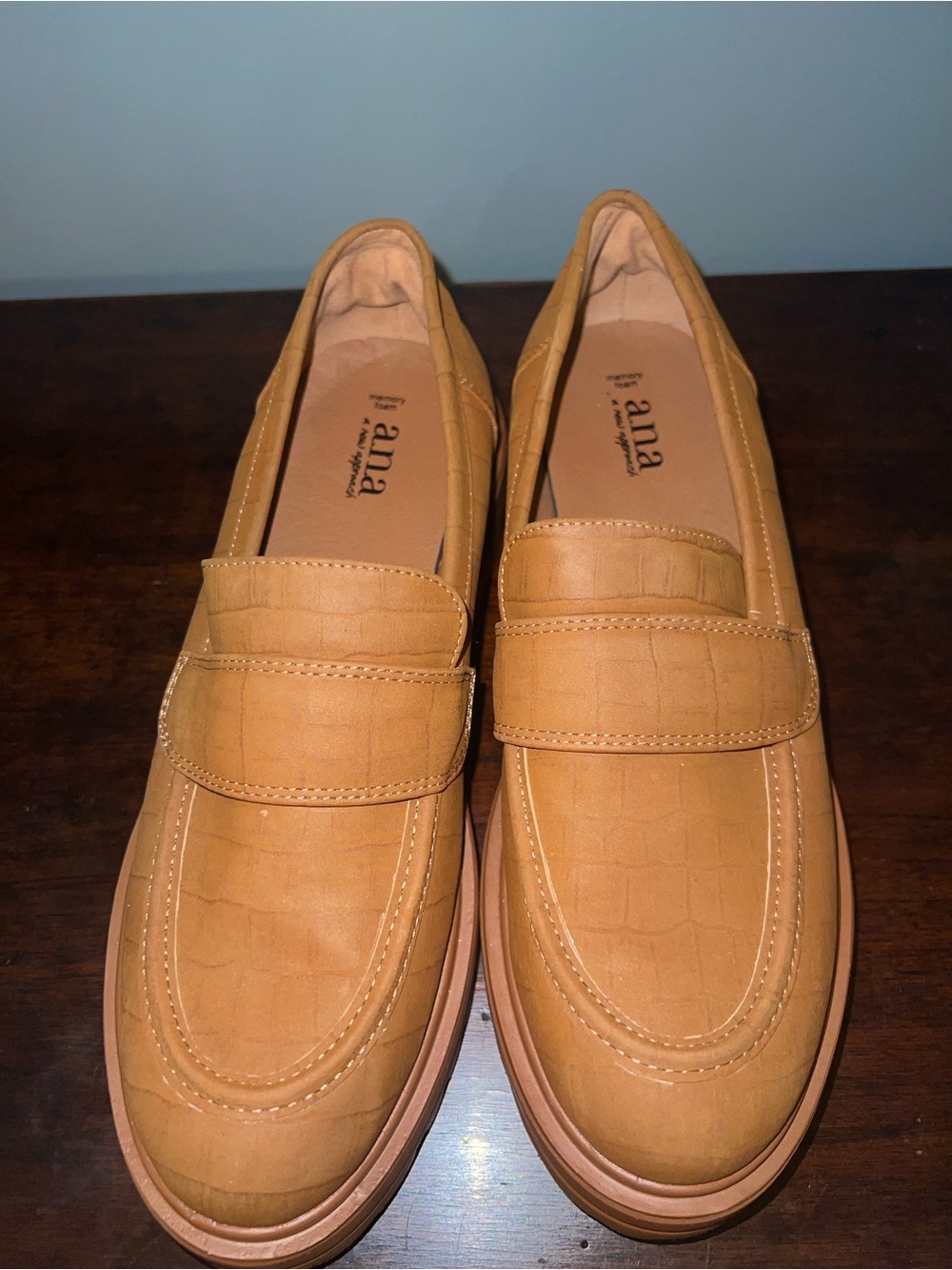 Universal Thread Tan Croc-Embossed Loafers for Men